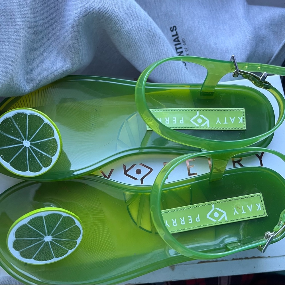 Womens size 8 Katy Perry Geli Fruit sandals
